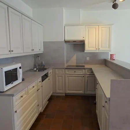 In Near The Apartman